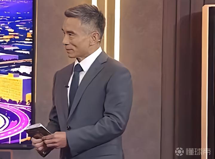 孙葆洁：亚马尔手球在先，迪涅踢倒亚马尔的点球判罚应取消