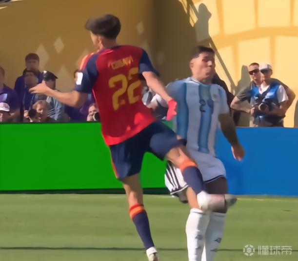 实况足球丨西班牙1-0阿根廷夺队史第二冠,费兰绝杀恩佐染红