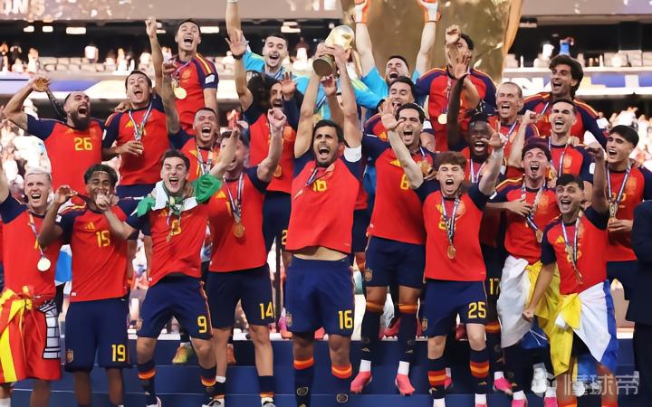 特朗普与因凡蒂诺被FIFA和西班牙社交媒体裁掉合影